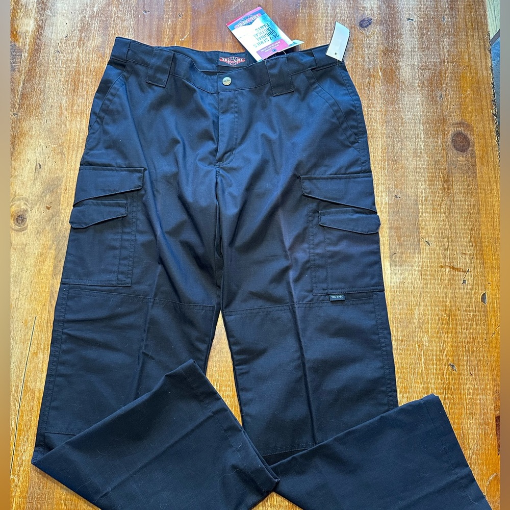 BNWT women’s tactical pants.